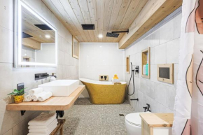 Spa Oasis in Toronto's Heart + Parking!